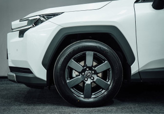 Новый Toyota RAV4 2025 (5 фото)