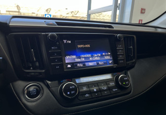Подержанный автомобиль Toyota RAV4 2018 года (12 фото)