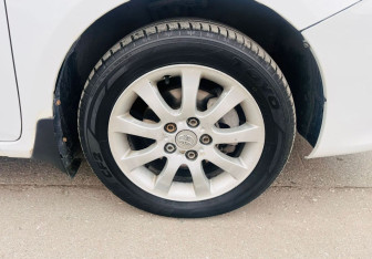 Подержанный автомобиль Toyota Corolla Sedan 2009 года (9 фото)