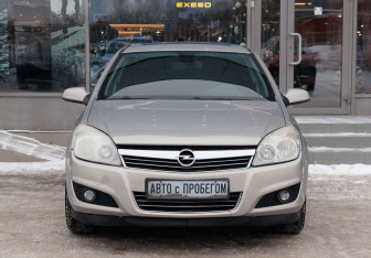 Подержанный автомобиль Opel Astra Sedan 2007 года (2 фото)