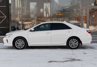 Подержанный автомобиль Toyota Camry Sedan 2016 года (8 фото)