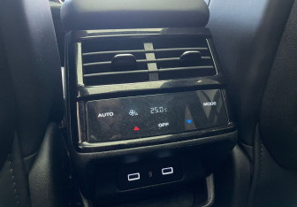 Подержанный автомобиль Geely Monjaro 2023 года (24 фото)