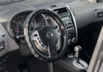 Подержанный автомобиль Nissan X-Trail 2007 года (11 фото)