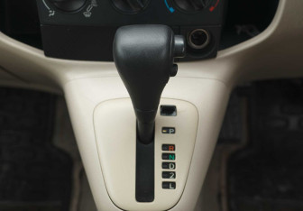Подержанный автомобиль Toyota Corolla Spacio 2002 года (15 фото)