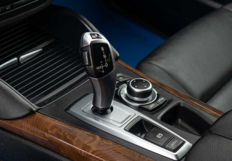 Подержанный автомобиль BMW X6 2011 года (15 фото)