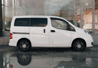 Подержанный автомобиль Nissan NV200 2014 года (4 фото)