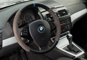 Подержанный автомобиль BMW X3 2007 года (11 фото)