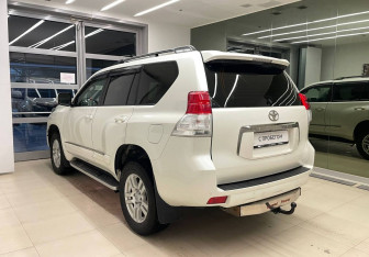Подержанный автомобиль Toyota Land Cruiser Prado 2011 года (7 фото)