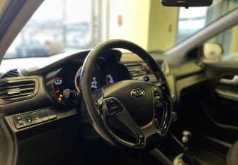Подержанный автомобиль Kia Rio Sedan 2015 года (7 фото)