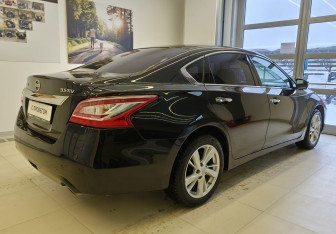 Подержанный автомобиль Nissan Teana 2014 года (5 фото)