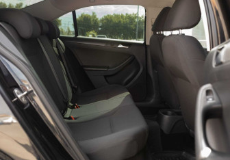 Подержанный автомобиль Volkswagen Jetta Sedan 2014 года (17 фото)