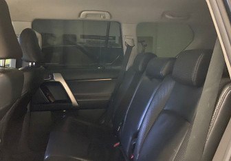 Подержанный автомобиль Toyota Land Cruiser Prado 2010 года (15 фото)