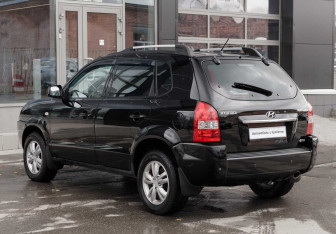 Подержанный автомобиль Hyundai Tucson 2008 года (7 фото)