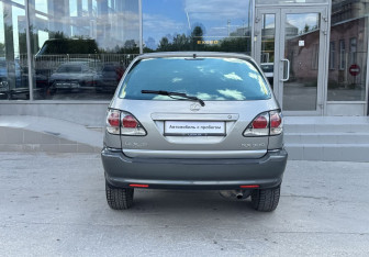 Подержанный автомобиль Lexus RX 2001 года (7 фото)