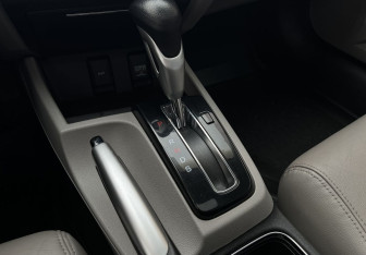 Подержанный автомобиль Honda Civic Sedan 2013 года (13 фото)