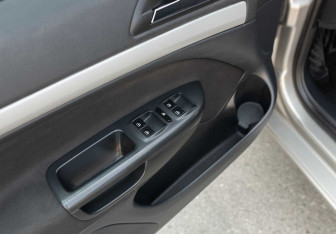 Подержанный автомобиль Skoda Octavia Liftback 2012 года (15 фото)
