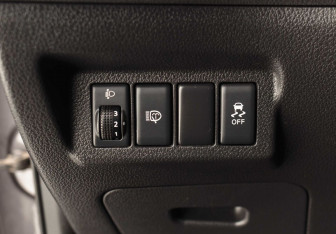 Подержанный автомобиль Nissan X-Trail 2011 года (17 фото)