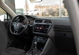 Подержанный автомобиль Volkswagen Tiguan 2018 года (10 фото)