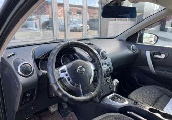 Подержанный автомобиль Nissan Qashqai 2008 года (13 фото)