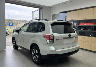 Подержанный автомобиль Subaru Forester Suv 2017 года (6 фото)