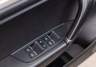 Подержанный автомобиль Volkswagen Touareg 2015 года (18 фото)