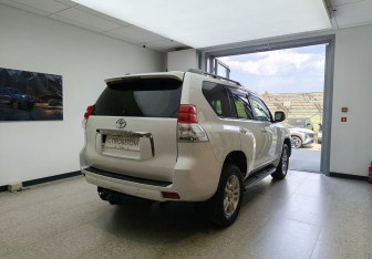 Подержанный автомобиль Toyota Land Cruiser Prado 2012 года (4 фото)