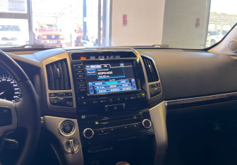 Подержанный автомобиль Toyota Land Cruiser Suv 2012 года (14 фото)
