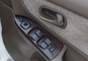 Подержанный автомобиль Mazda Capella Sedan 1999 года (15 фото)