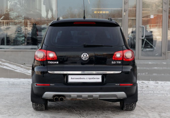 Подержанный автомобиль Volkswagen Tiguan 2009 года (6 фото)