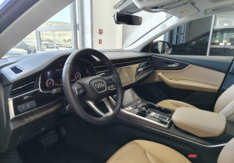 Подержанный автомобиль Audi Q8 2019 года (7 фото)