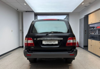 Подержанный автомобиль Toyota Land Cruiser Suv 2007 года (5 фото)