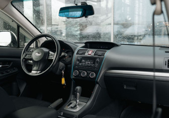 Подержанный автомобиль Subaru XV 2013 года (10 фото)