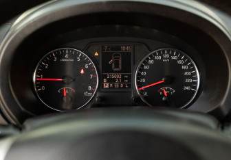 Подержанный автомобиль Nissan X-Trail 2013 года (12 фото)