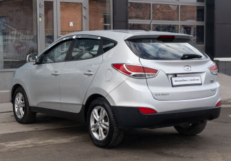 Подержанный автомобиль Hyundai Tucson 2010 года (7 фото)