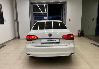 Подержанный автомобиль Volkswagen Jetta Sedan 2015 года (6 фото)