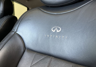 Подержанный автомобиль Infiniti FX 2010 года (17 фото)