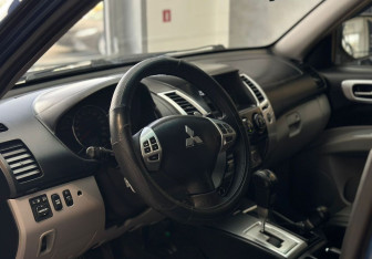 Подержанный автомобиль Mitsubishi Pajero Sport 2010 года (9 фото)