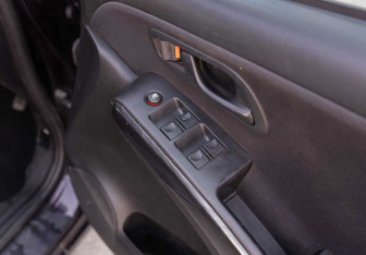 Подержанный автомобиль Honda Airwave 2007 года (16 фото)