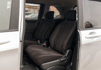 Подержанный автомобиль Honda Freed 2011 года (18 фото)