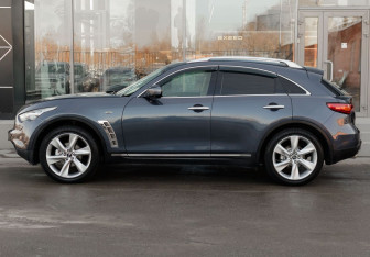 Подержанный автомобиль Infiniti FX 2008 года (8 фото)