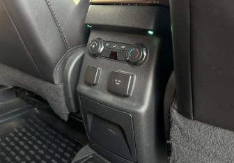 Подержанный автомобиль Ford Explorer 2012 года (15 фото)