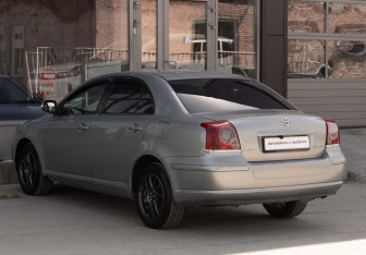 Подержанный автомобиль Toyota Avensis Sedan 2007 года (7 фото)