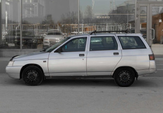 Подержанный автомобиль LADA (ВАЗ) 2111 2003 года (8 фото)