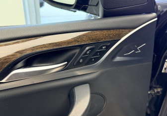 Подержанный автомобиль BMW X3 2019 года (11 фото)