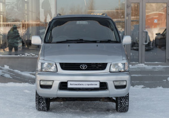 Подержанный автомобиль Daihatsu Delta Wagon Compactvan 2001 года (2 фото)