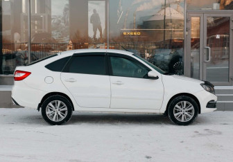 Подержанный автомобиль LADA (ВАЗ) Granta Liftback 2019 года (4 фото)