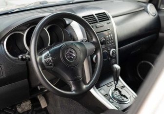 Подержанный автомобиль Suzuki Grand Vitara 2010 года (11 фото)