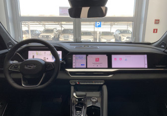 Подержанный автомобиль Geely Monjaro 2024 года (11 фото)