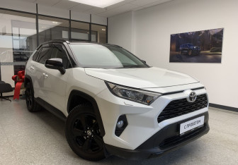 Подержанный автомобиль Toyota RAV4 2020 года (3 фото)