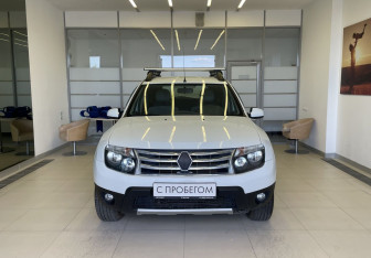 Подержанный автомобиль Renault Duster 2014 года (2 фото)
